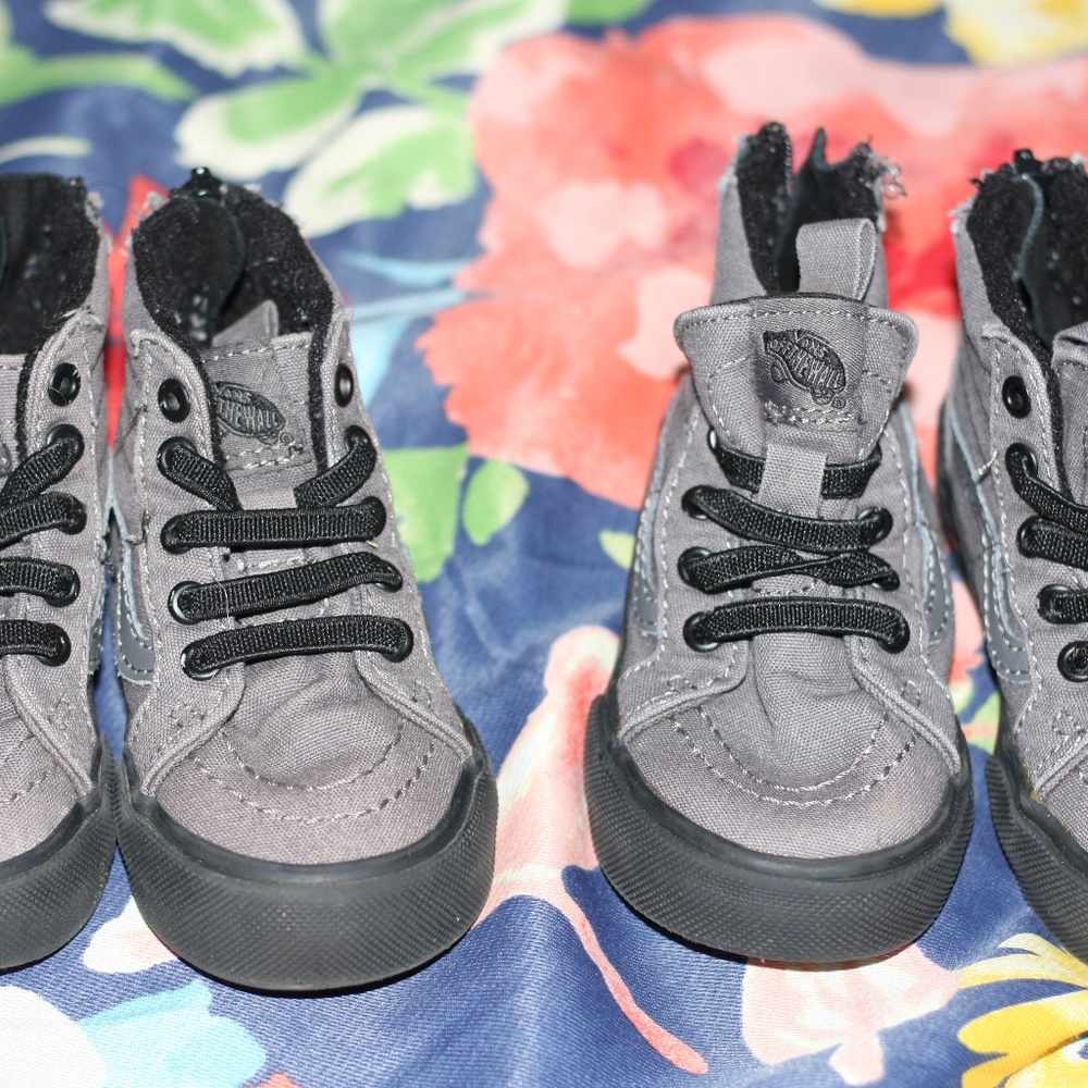 2 vans for $19 Infant Toddler Sneakes size 5/6